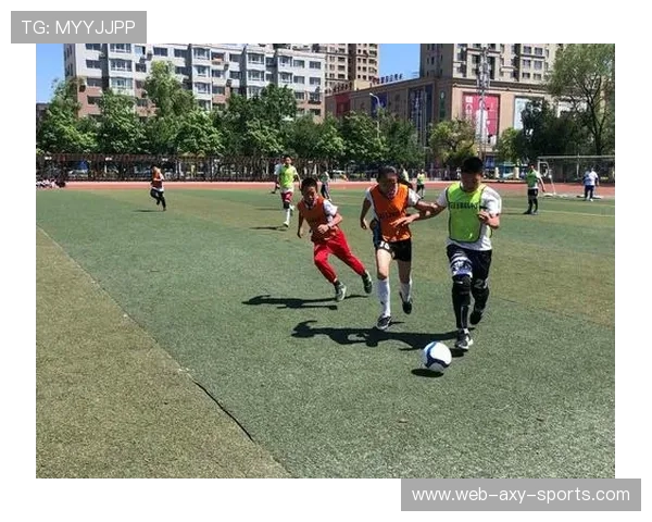 上海申花迎强敌鏖战绿茵赛场巅峰对决再掀激情风暴 上海申花迎强敌鏖战绿茵赛场巅峰对决再掀激情风暴