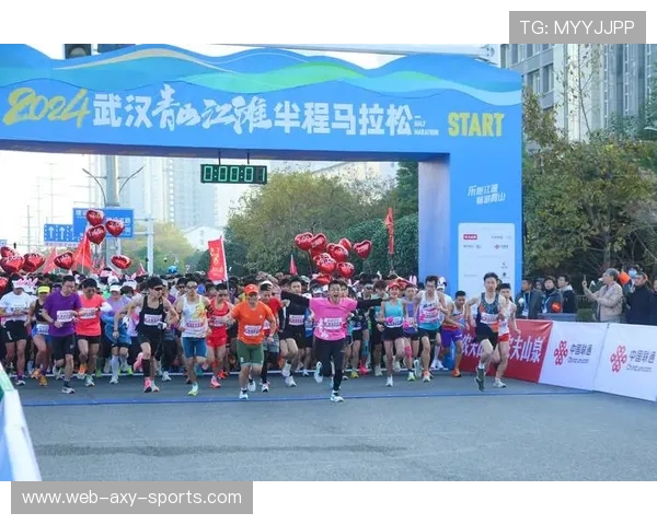 武汉攀岩队在城市马拉松中的团队协作表现精彩点评与分析