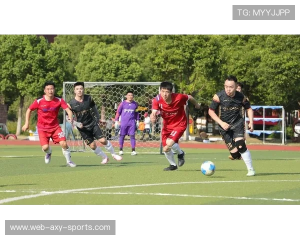 湘潭队足球奋勇拼搏展现湘楚精神点燃城市体育新风尚 湘潭队足球奋勇拼搏展现湘楚精神点燃城市体育新风尚